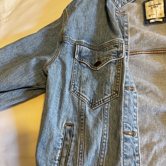 Abercrombie & Fitch Women's Denim Trucker Jacket Small - Picture 9 of 10